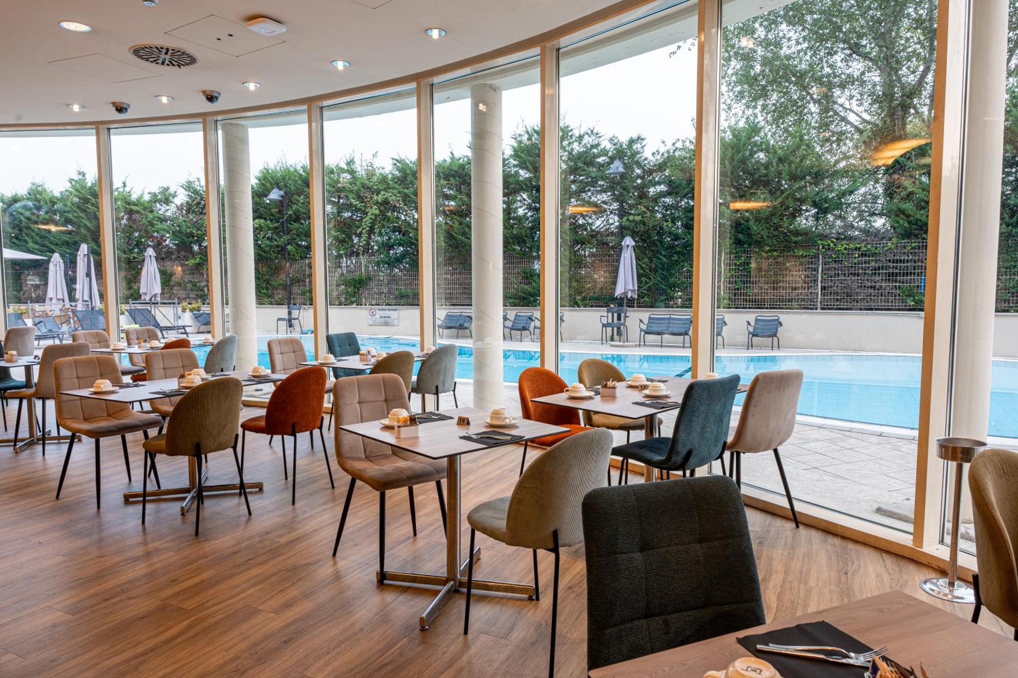 Novotel Est Hotell 4*