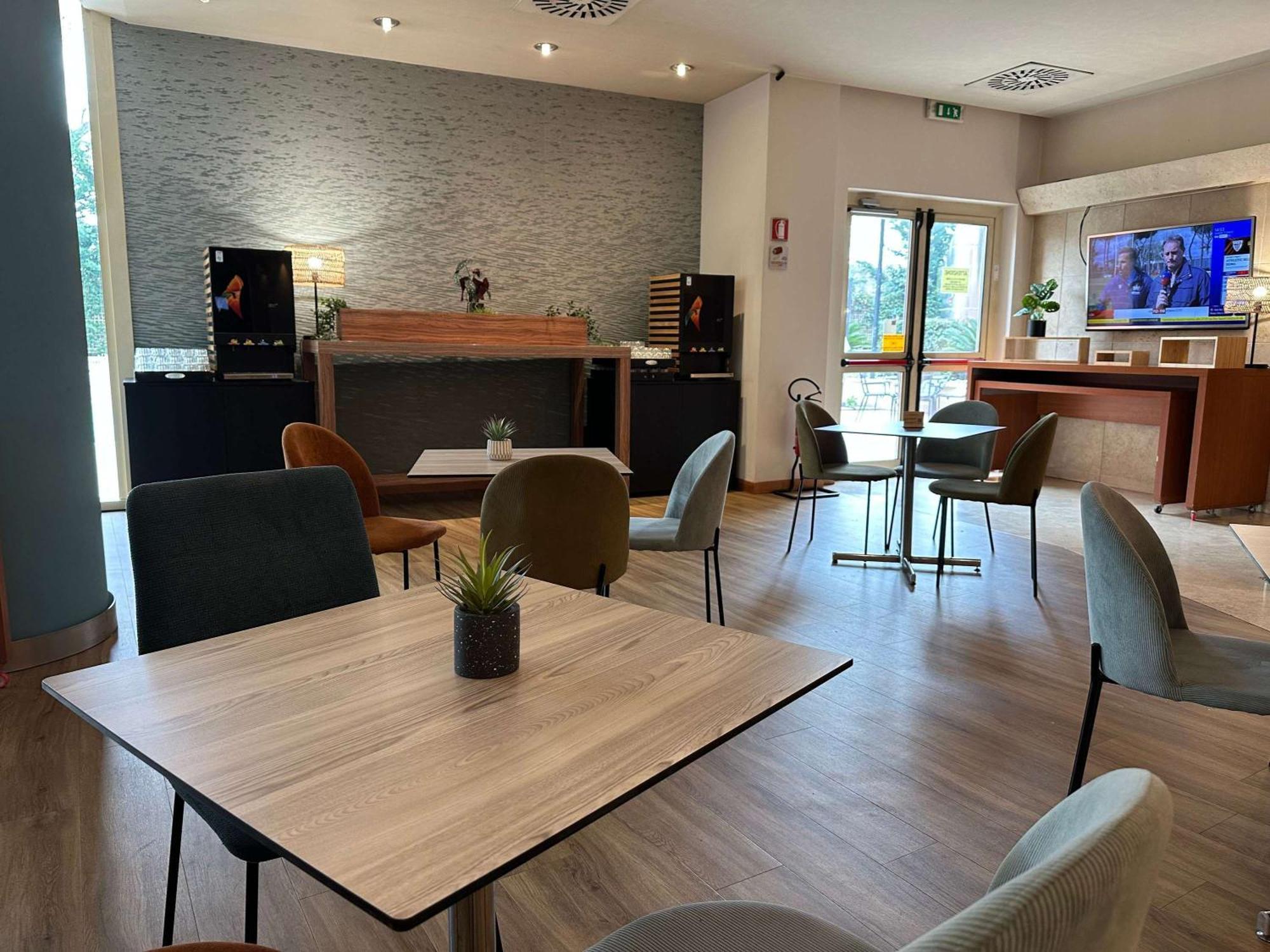 Novotel Est Hotell 4*